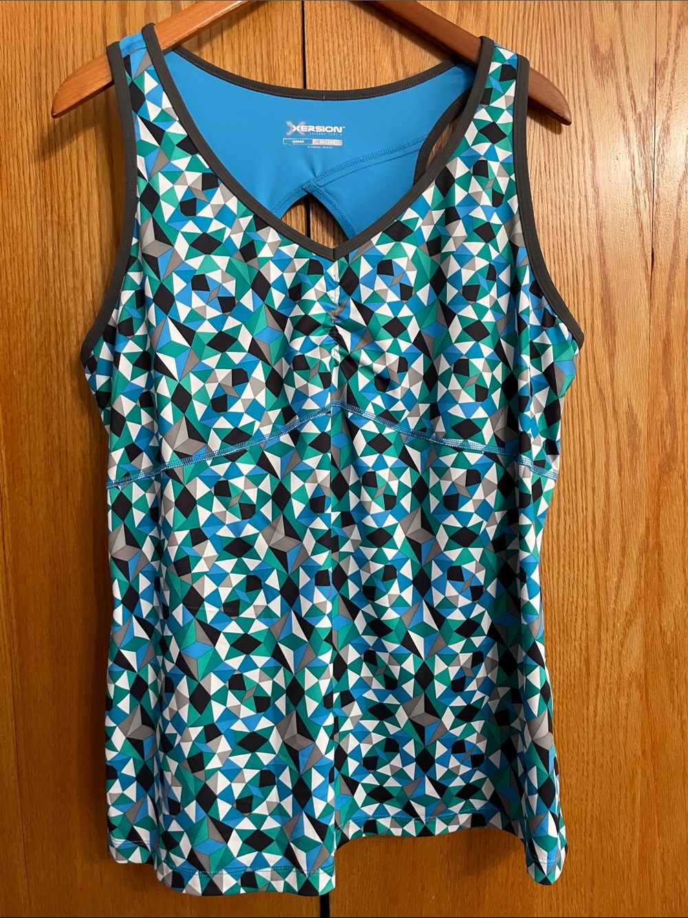 Xersion Teal & Blue Geometric Racerback Tank with built-in bra size 2X